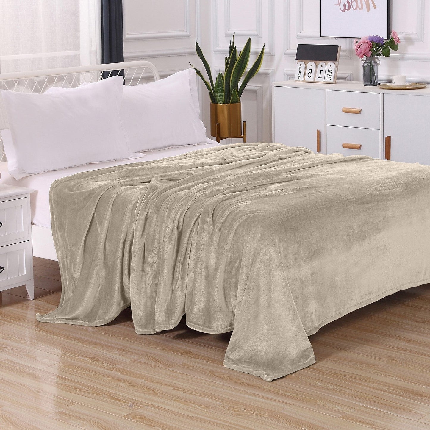 Luxury Bedding Outlet Flannel Fleece Blanket