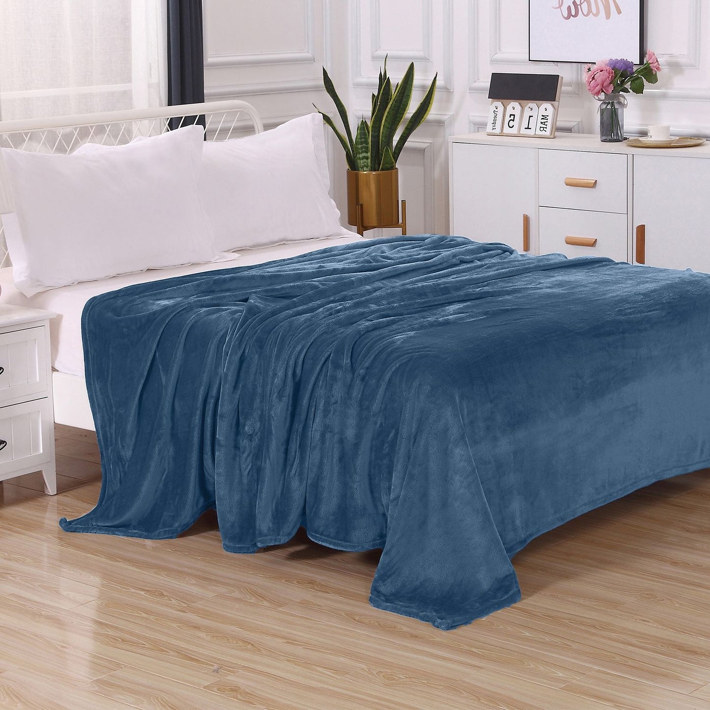 Luxury Bedding Outlet Flannel Fleece Blanket